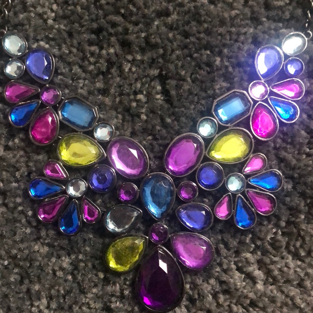 Colorful statement necklace - Picture 3 of 3